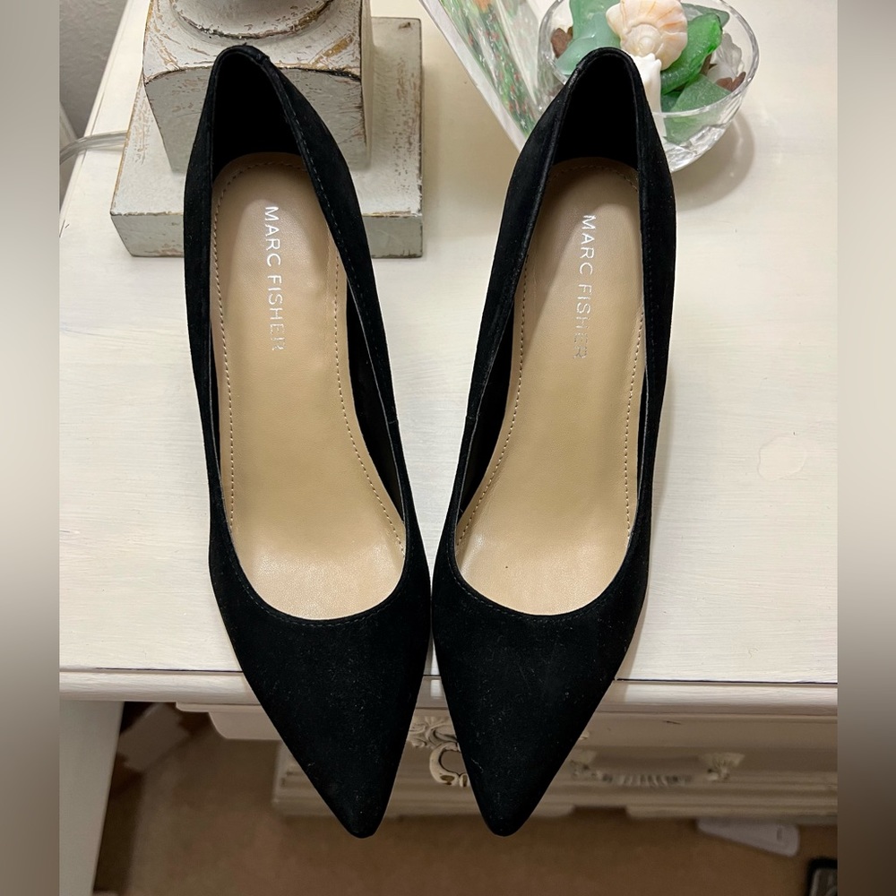 Marc Fisher gorgeous Black Suede Pumps with block-type heel-worn once! Sz 5.5